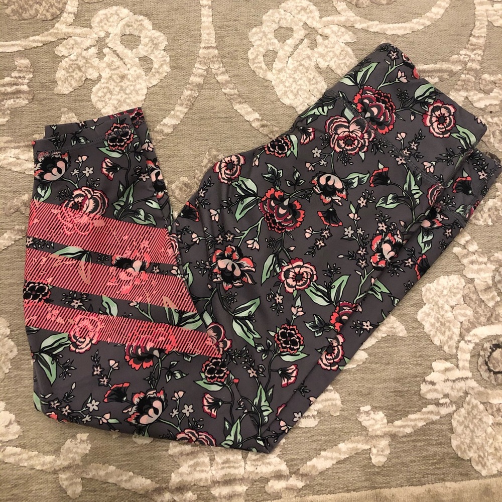 LIKE NEW- cropped leggings (no pilling)